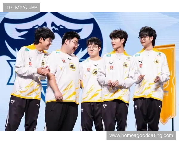 NBA狼队全力冲击季后赛新赛季群星闪耀展现团队无畏精神