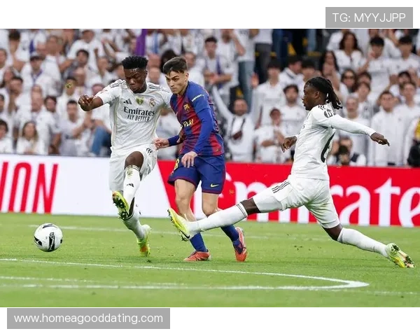 西甲联赛最新动态：巴萨与皇马争夺战激烈，梅西缺阵成焦点问题