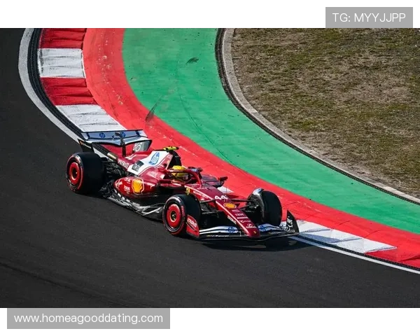 F1新赛季揭幕战激烈角逐 汉密尔顿与维斯塔潘再度争锋