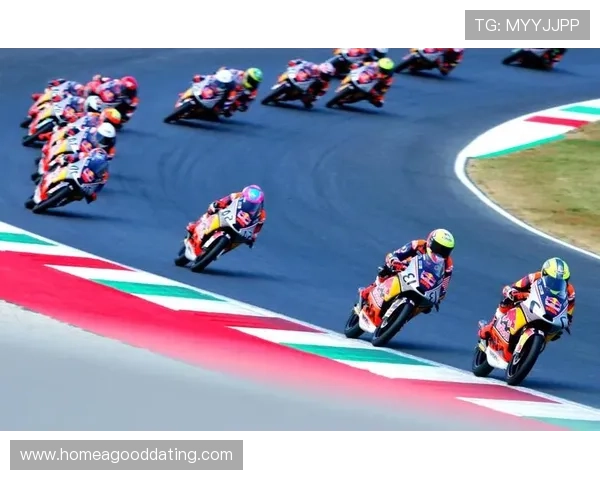 MotoGP赛季最新动态：多位车手争夺年度总冠军，比赛激烈精彩纷呈