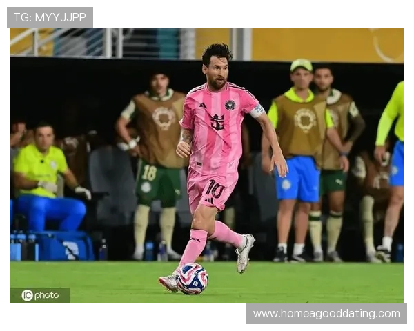 梅西领衔国际足坛转会潮 欧洲豪门争夺战加剧 新赛季前景引关注