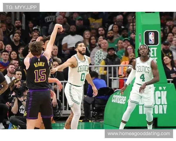 联盟焦点之战演绎精彩剧情球星表现引爆全场热议风暴再度升温今夜